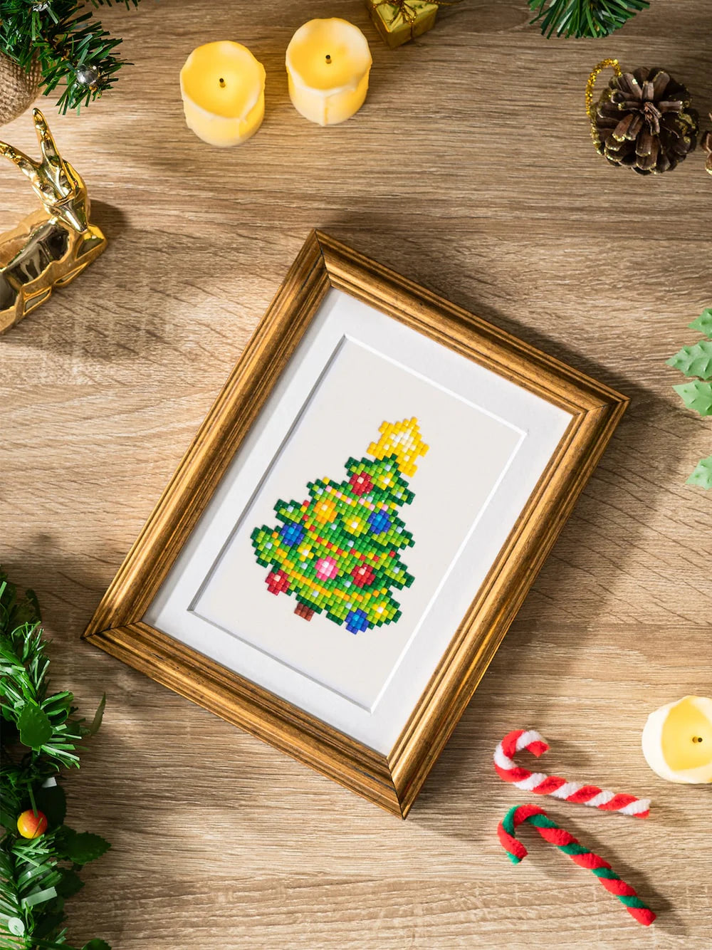 Get into the holiday spirit! This fun and festive set features all the classics of the season, including Santa, Snowmen, and brightly wrapped presents.