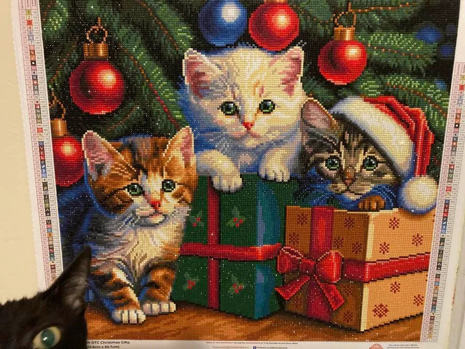 🎁🐱 Christmas Kitten & Gift Diamond Painting Kit ✨