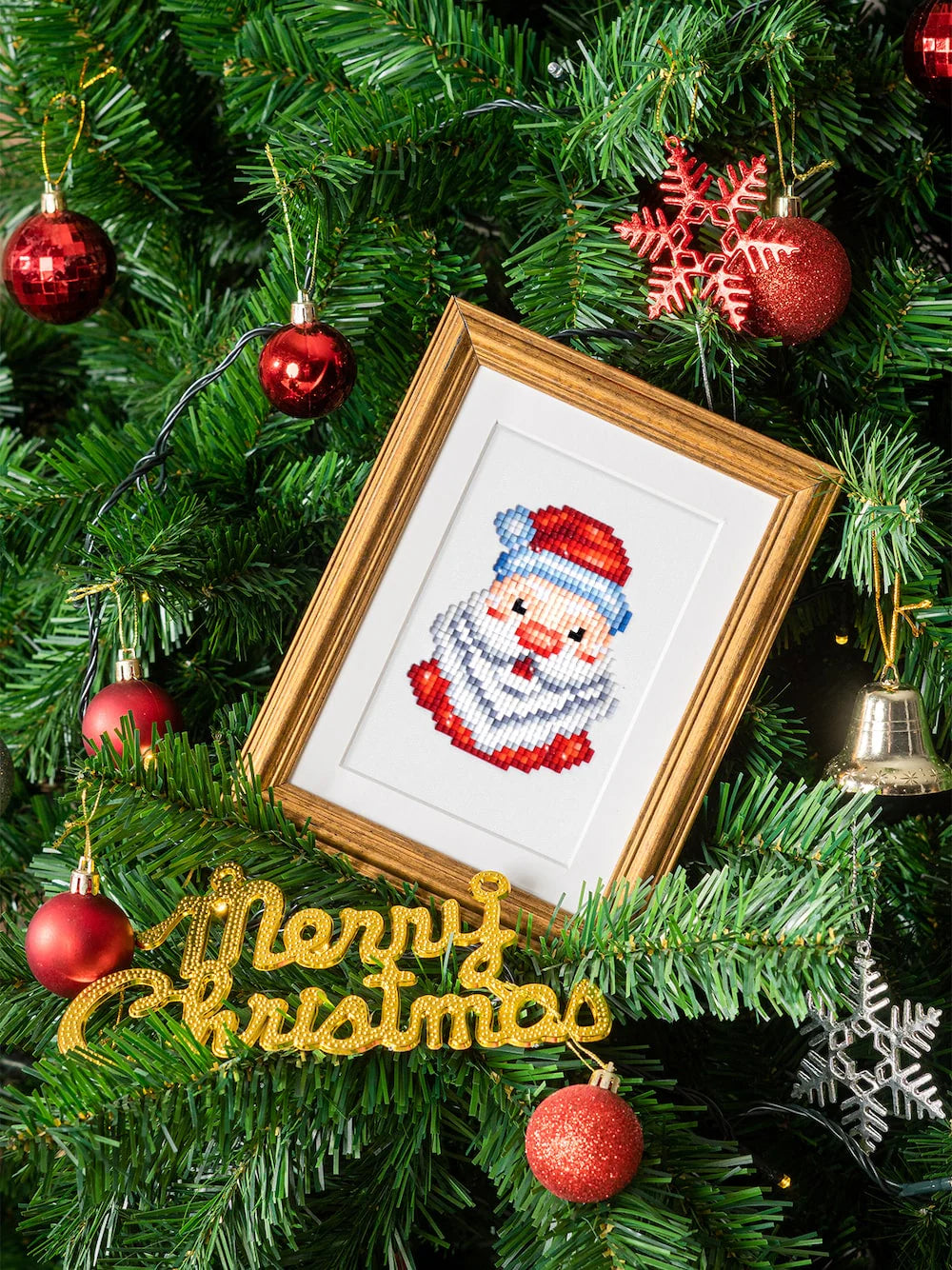 Get into the holiday spirit! This fun and festive set features all the classics of the season, including Santa, Snowmen, and brightly wrapped presents. 